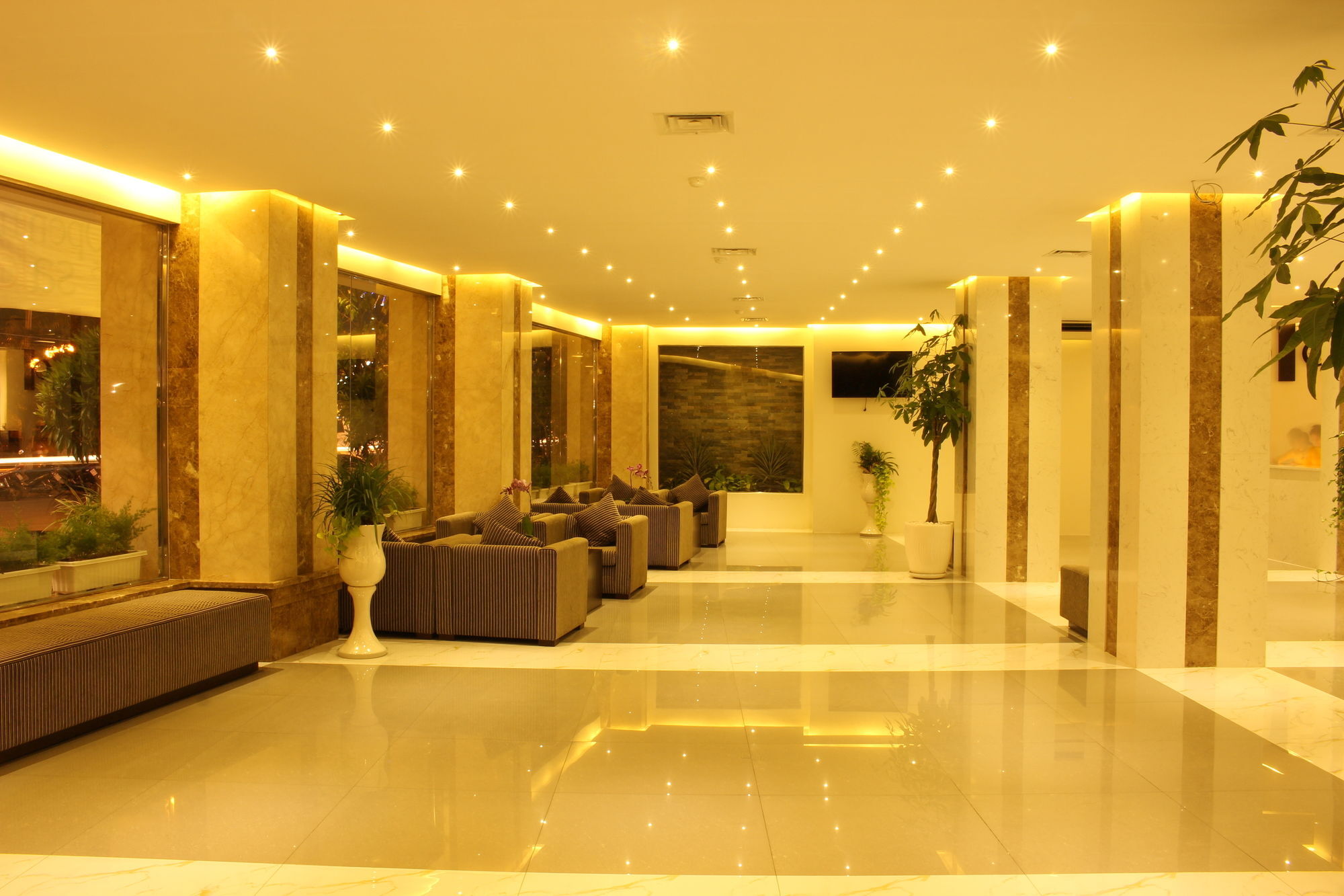 International Hotel Кан То Екстериор снимка